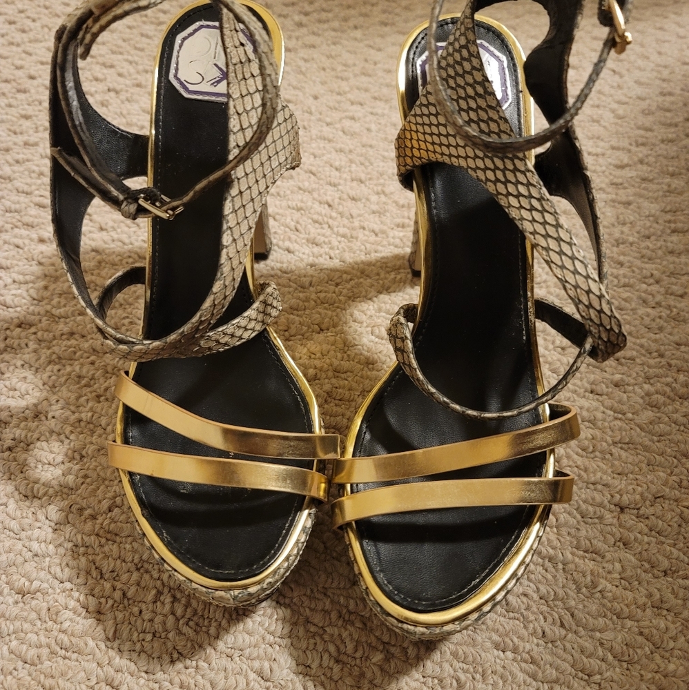 DMSX Donald J. Pliner sandals in US size 8.5